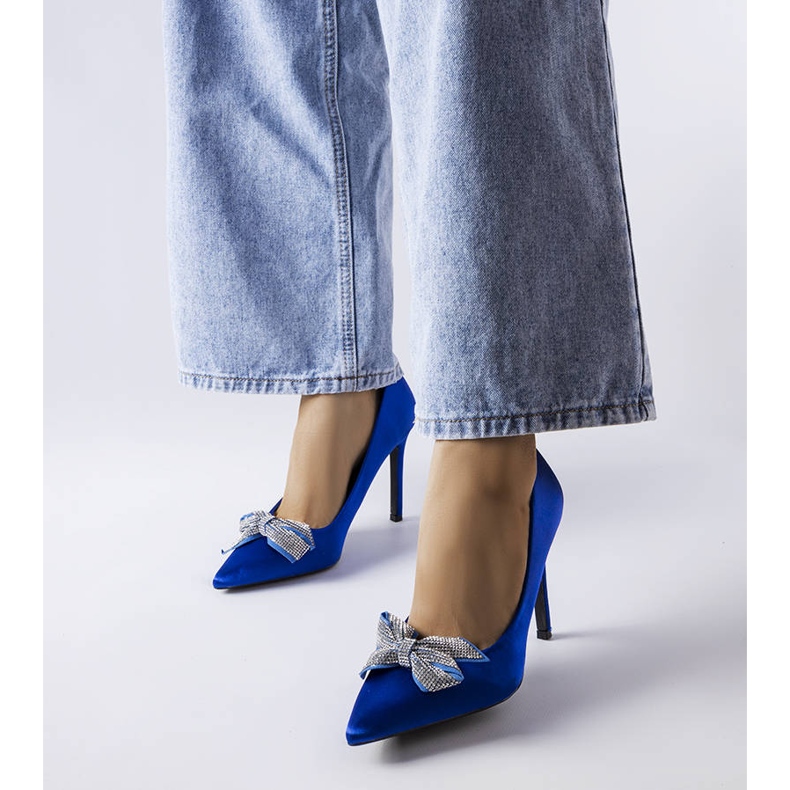 Épingles bleues avec une finition satinée et un nœud Mia 1