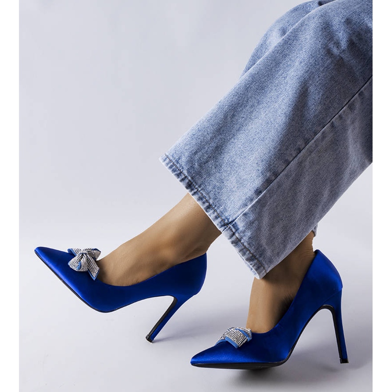 Épingles bleues avec une finition satinée et un nœud Mia 2