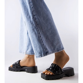 Chaussons noirs à semelles de tracteur de Lora le noir 2 Chaussons noirs à semelles de tracteur de Lora le noir 2