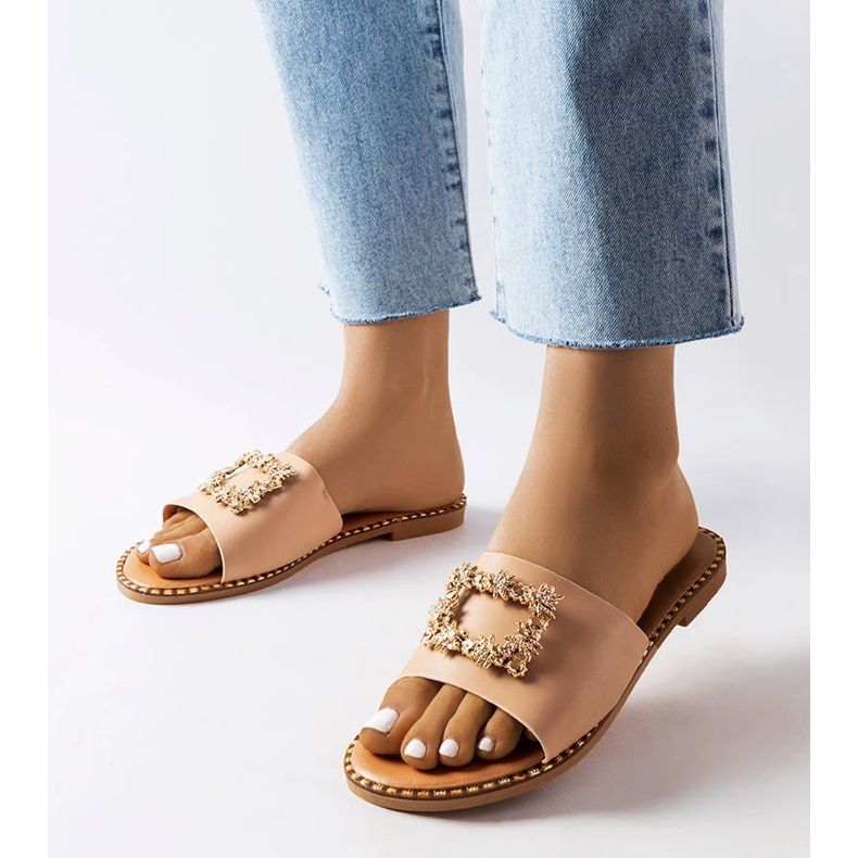 Curseurs beiges avec décoration de Miriama 1