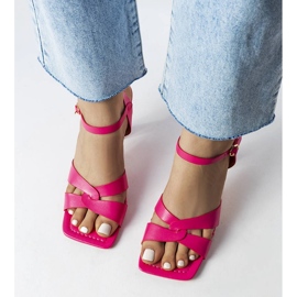 Sandales roses sur une épingle avec une sangle de Karolina 1