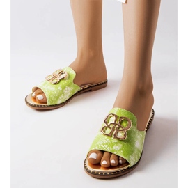 Claquettes vert clair à boucle 1