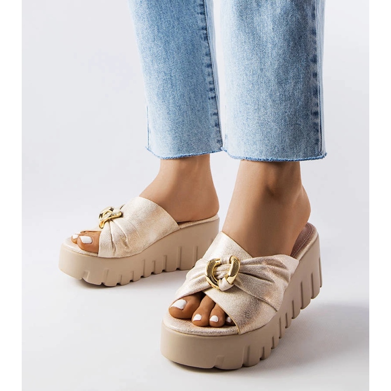 Chaussons compensés femme Laura or doré 1