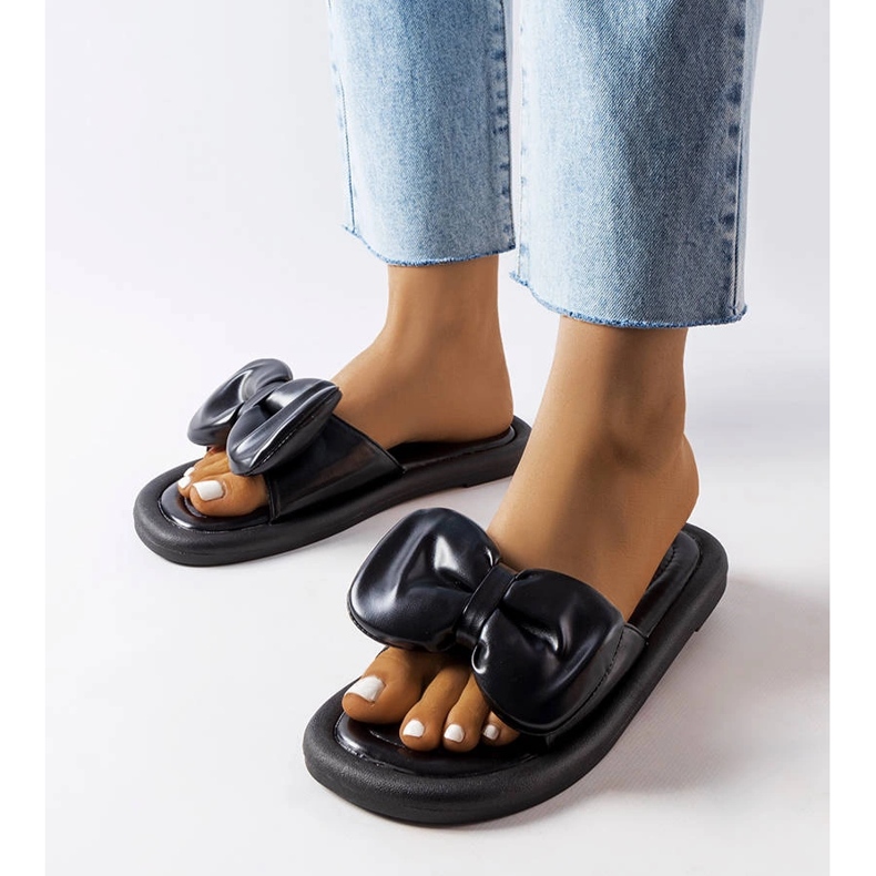 Chaussons noirs avec un noeud de Lende 1