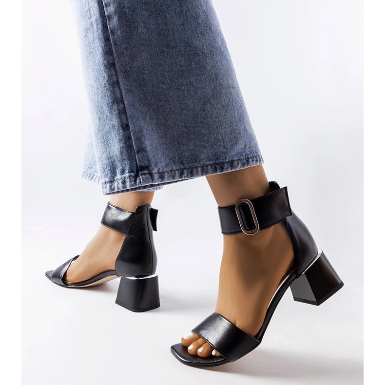 Sandales noires à petit talon de Karino 1