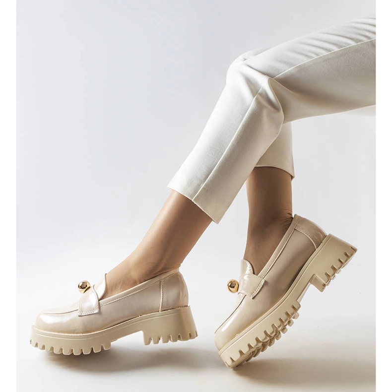 Inna Chaussures laquées beiges de Stella 1 Inna Chaussures laquées beiges de Stella 1