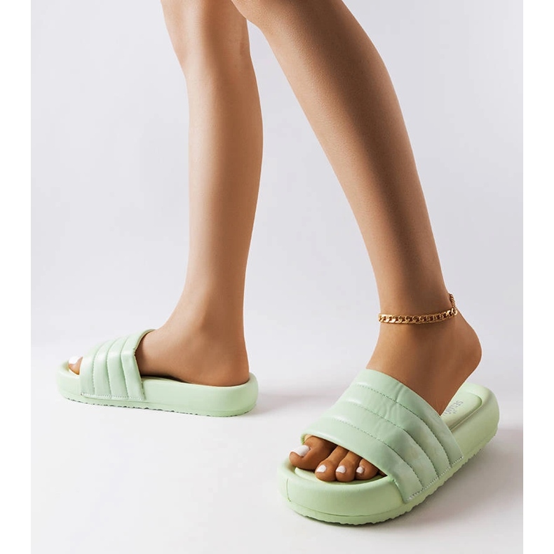 Inna Babouches vertes ornées de matelassage Dorene 2