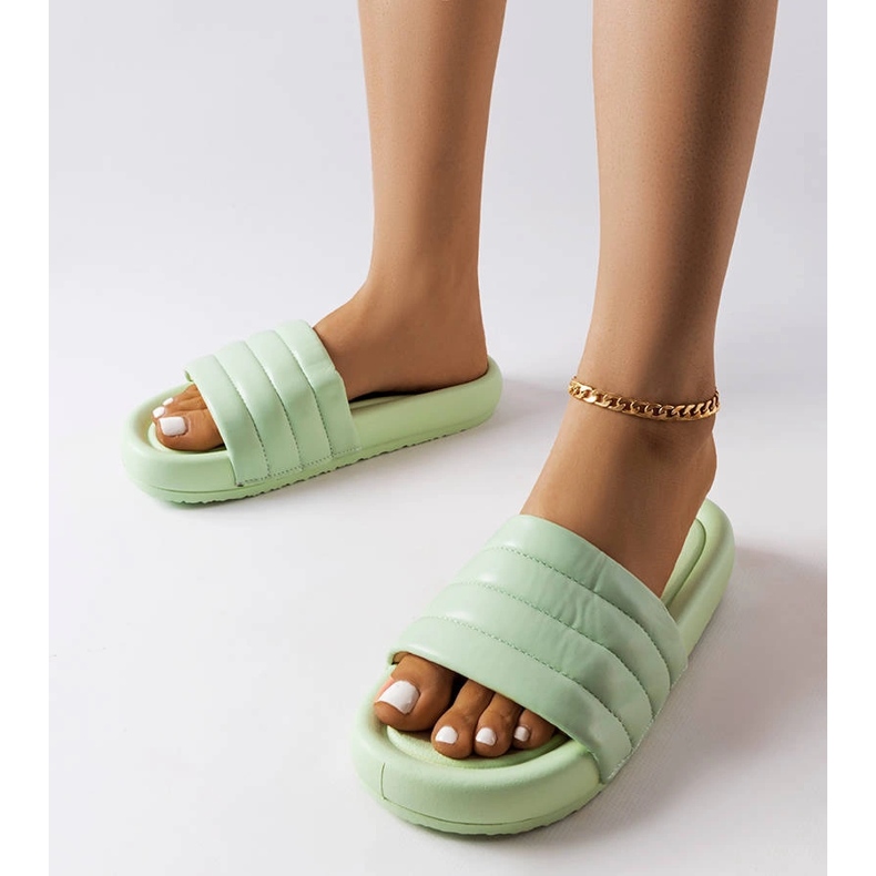 Inna Babouches vertes ornées de matelassage Dorene 1