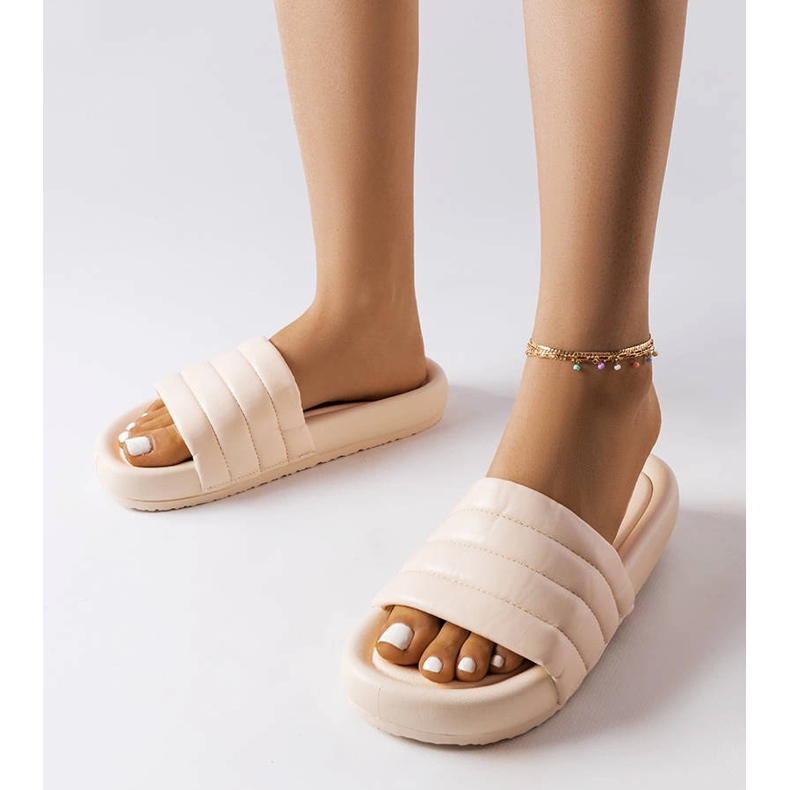 Inna Babouches beiges décorées de matelassage de Dorene 1 Inna Babouches beiges décorées de matelassage de Dorene 1