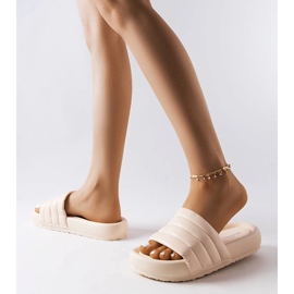 Inna Babouches beiges décorées de matelassage de Dorene 2 Inna Babouches beiges décorées de matelassage de Dorene 2