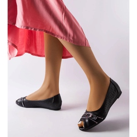 Ballerines noires ajourées avec strass de chez Creek 1