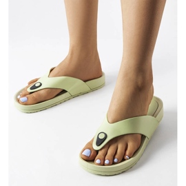 Des tongs vertes sur la plateforme Elide 1