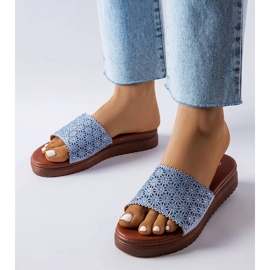 Sliders bleus ajourés avec zircons d'Irvine 1