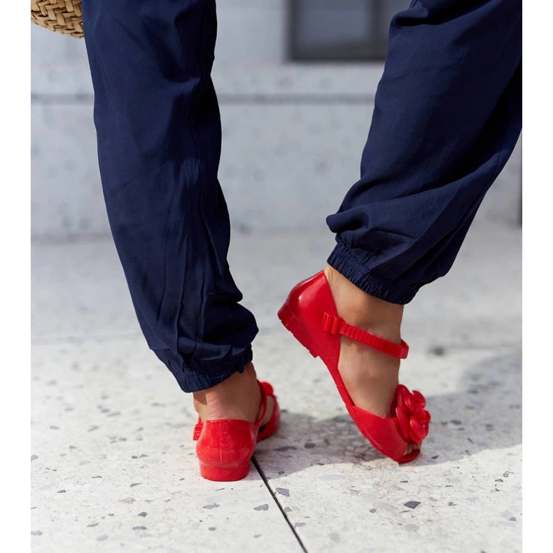 Ballerines rouges avec une fleur 1