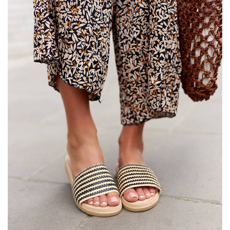 Claquettes Capovalle tressées noires le noir 2