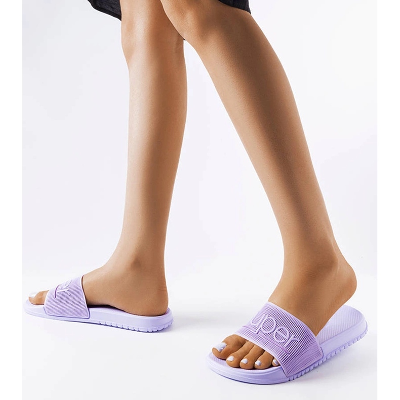 Babouches en caoutchouc violet d'Azelio 1