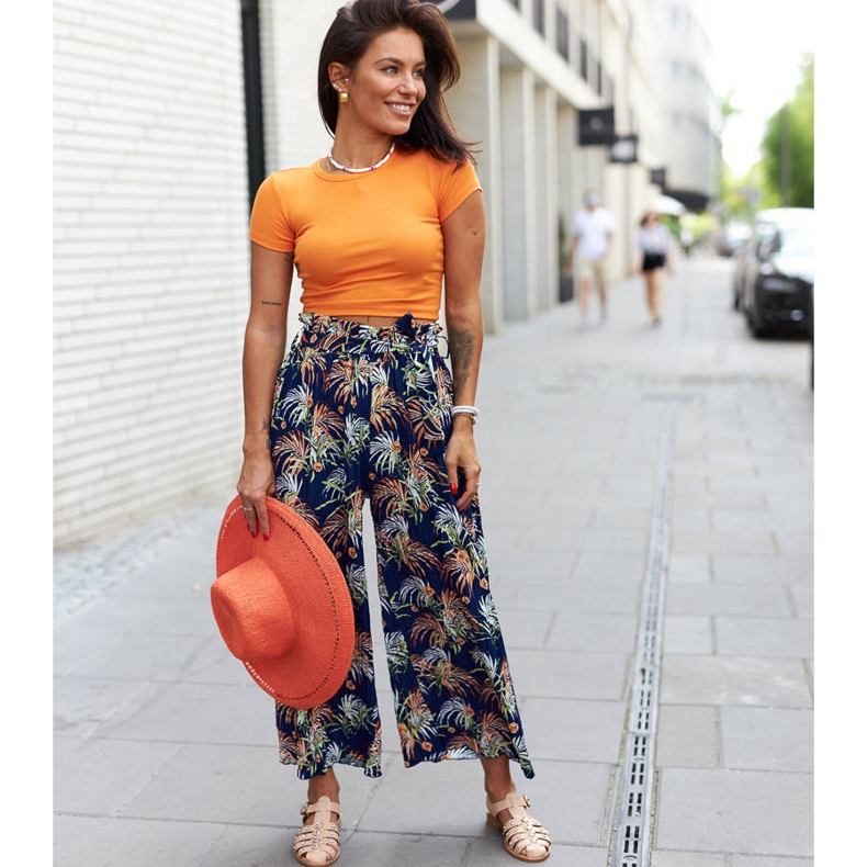 Sandales beige ornées de strass de Gaetano 1 Sandales beige ornées de strass de Gaetano 1