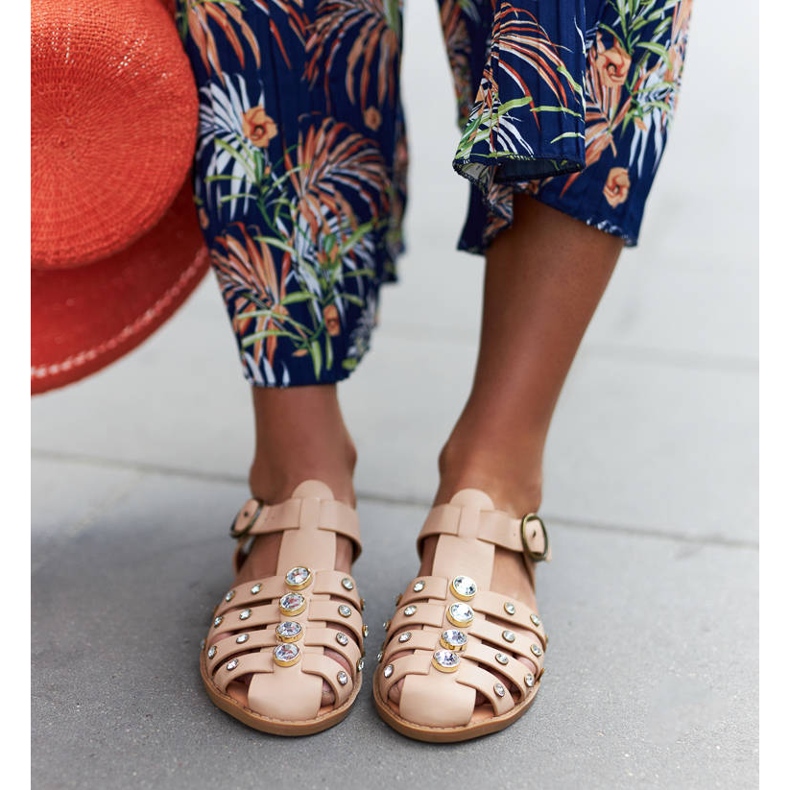 Sandales beige ornées de strass de Gaetano 2 Sandales beige ornées de strass de Gaetano 2