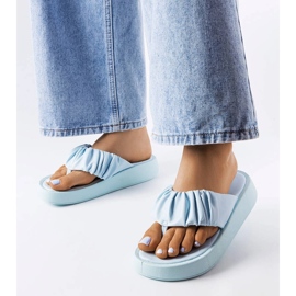 Tongs bleues à volants 1