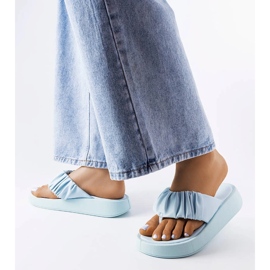 Tongs bleues à volants 2