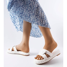 Chaussons blancs Francesco sur le quai 2