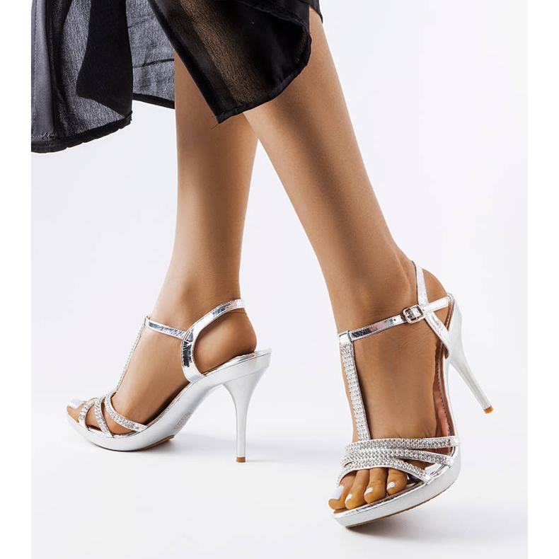 Sandales argentées Brigida ornées de zircons 1