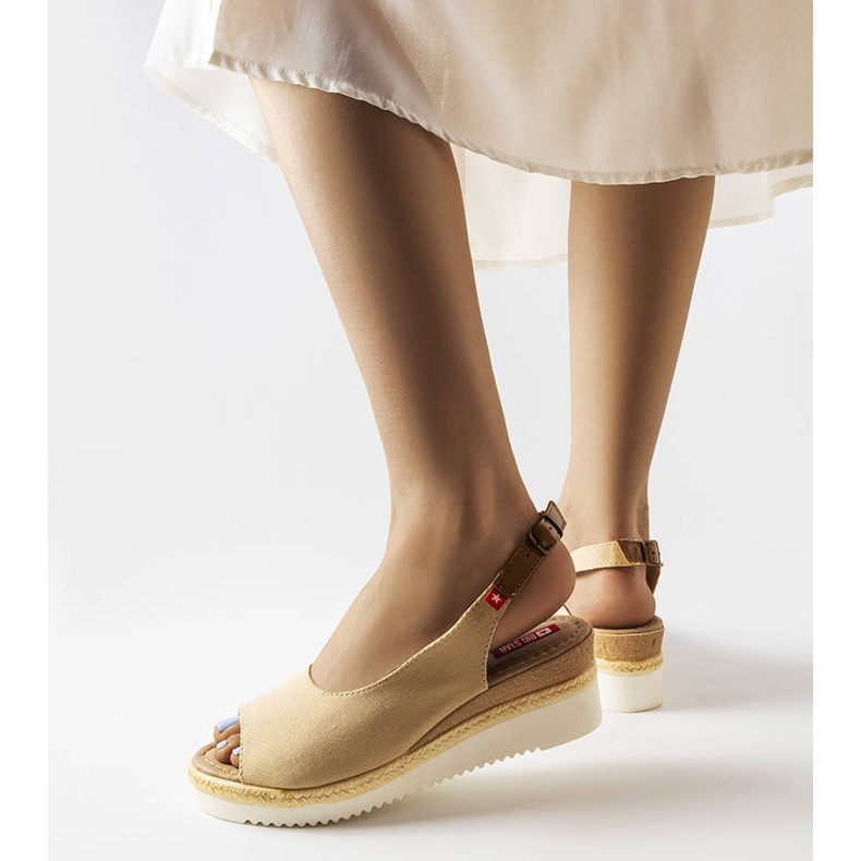 Sandales compensées beiges Big Star JJ276049 1