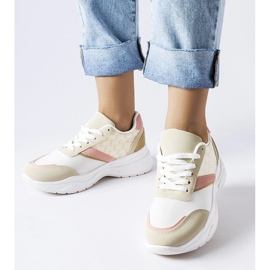 Inna Baskets beiges et blanches avec accent duffy doré 1