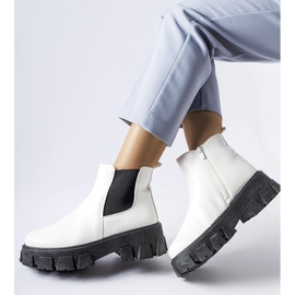 Bottines Petronio Massive blanches et noires 1