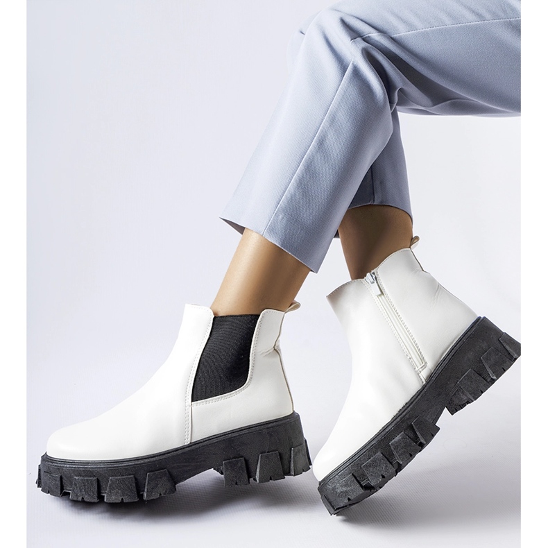 Bottines Petronio Massive blanches et noires 1