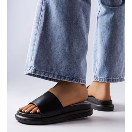 BM Chaussons noirs sur la plateforme Paquette 2