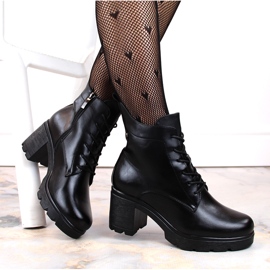 Bottines femme à talon haut et plateforme, isolées noires Potocki SZ12229 1