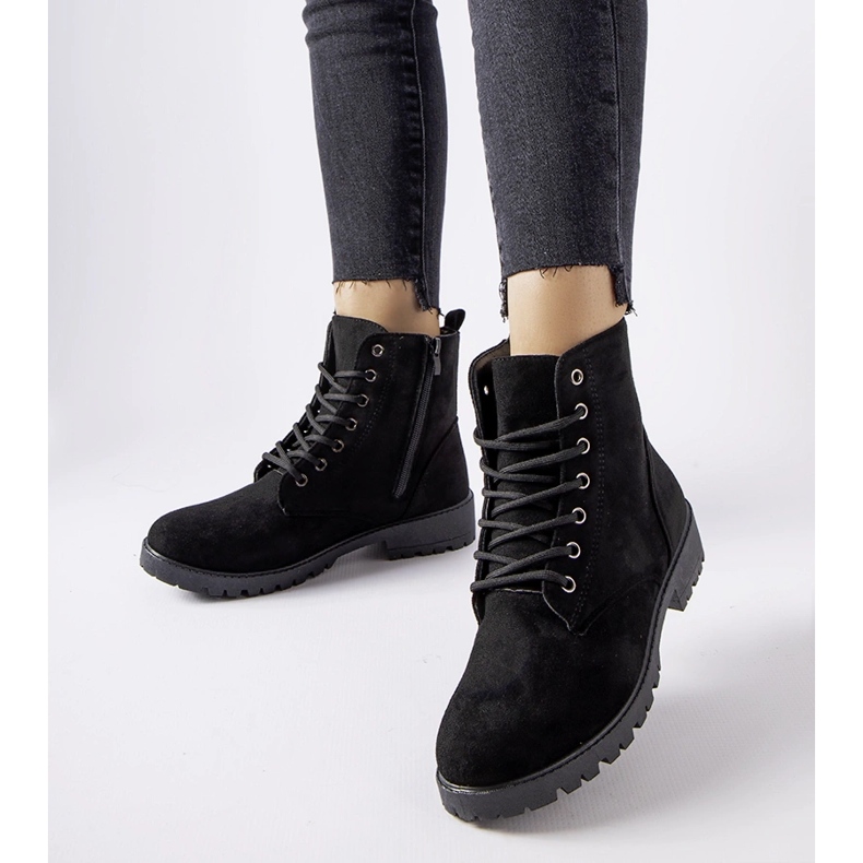 Inna Bottines Rosing isolées en éco-daim noires 1