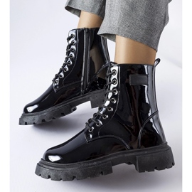 Inna Bottes Mestervi noires, isolées et vernies 1
