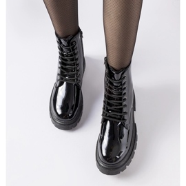 Boots femme en cuir verni noir par Hansine le noir 1