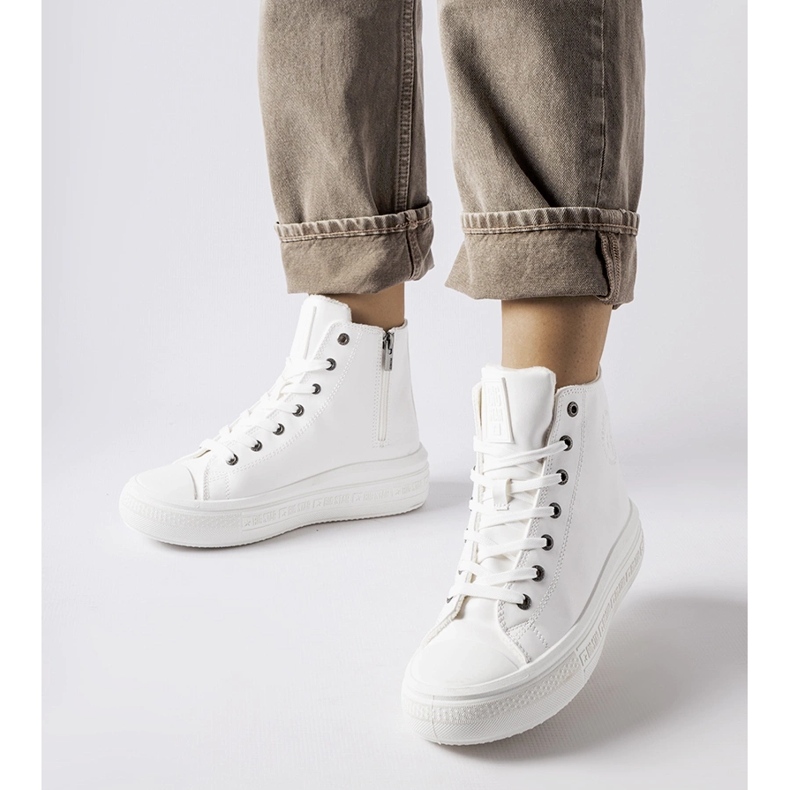 Baskets isolées blanches Big Star MM274021 1