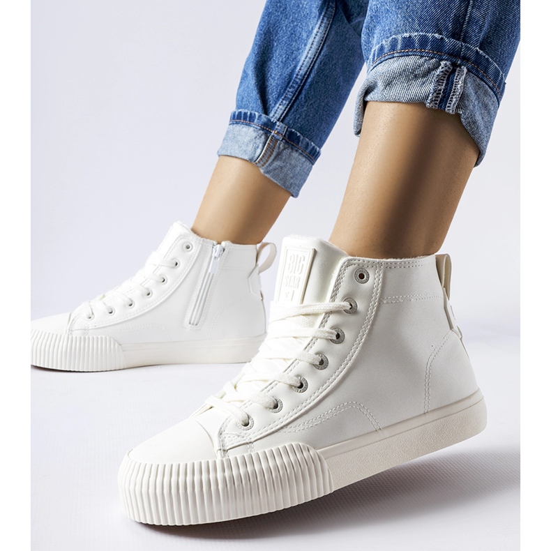 Baskets isolées blanches Big Star MM274017 1 Baskets isolées blanches Big Star MM274017 1