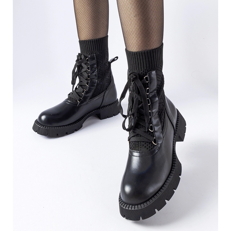 Baskets noires ajourées par Portico le noir 1