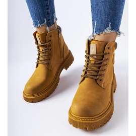 Bottes Doutor isolées caramel brun 2
