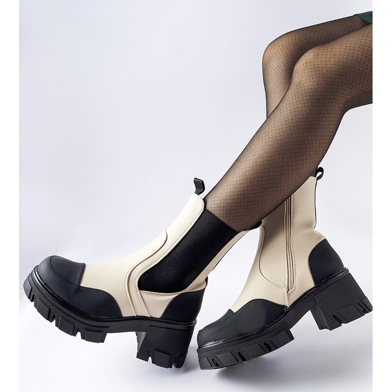 Bottines à enfiler massives beiges et noires de Mafalda 1