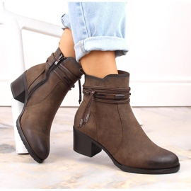 Bottines à talons hauts pour femmes avec décoration, isolées marron Jezzi ASA128-37 brun 2