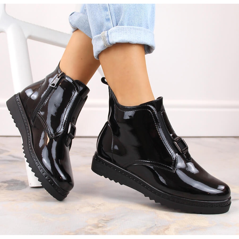 Bottines plates isolées noires vernies Vinceza 58148 pour femme 1