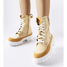 Bottes Crispiero isolées beiges 2