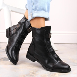 Bottines femme isolées Jezzi noires avec décoration 1