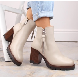 Bottines et plateforme femme isolées beiges Vinceza 58103 1 Bottines et plateforme femme isolées beiges Vinceza 58103 1