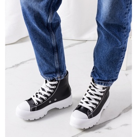 Baskets noires sur la plateforme Curley 1