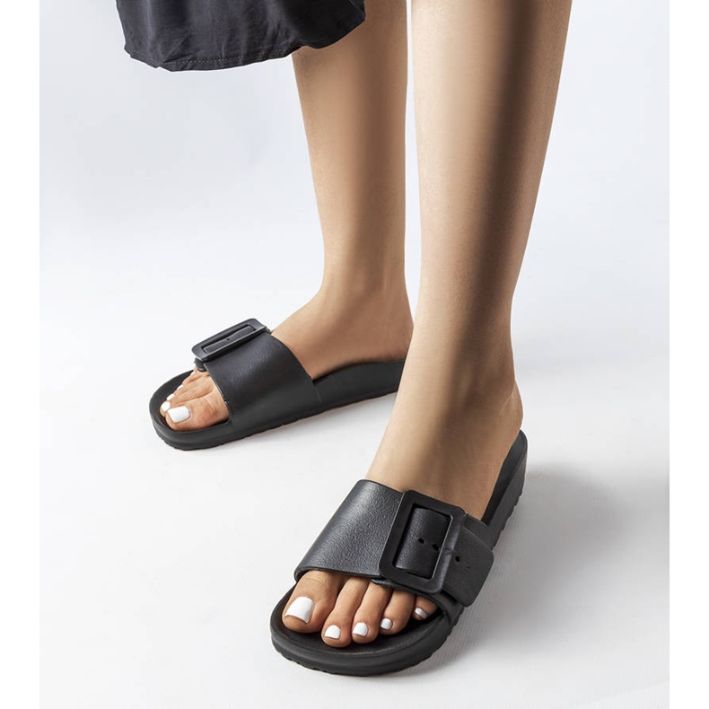 Claquettes en caoutchouc noir avec boucle Nelm le noir 1