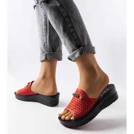 Inna Sandales compensées brillantes rouges de Liisa le noir 2