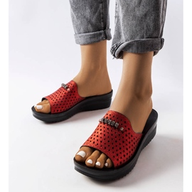 Inna Sandales compensées brillantes rouges de Liisa noir 1