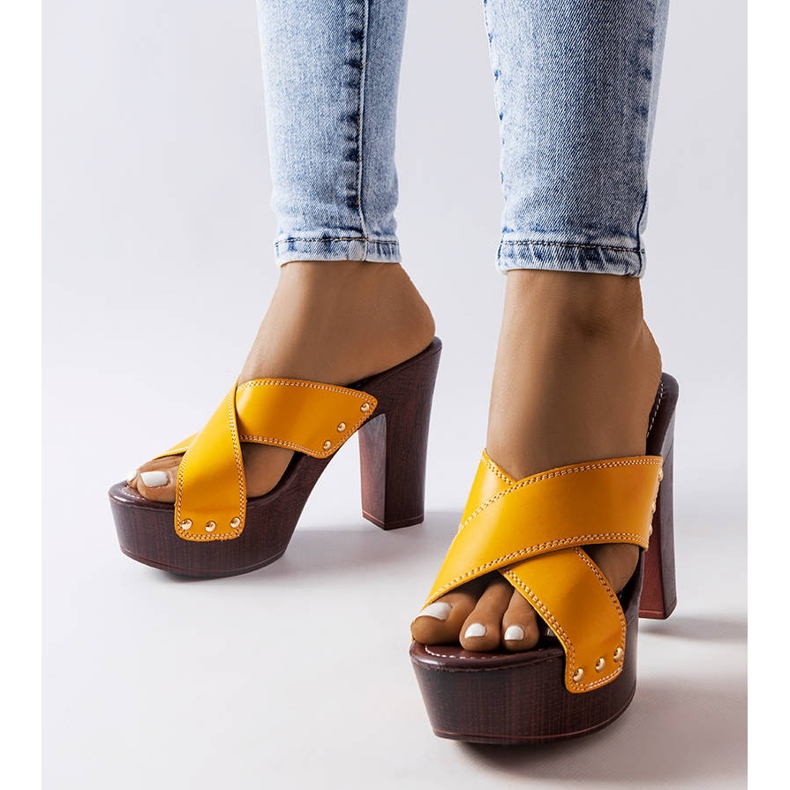 Claquettes jaunes à talons hauts Lépicier 1